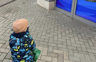 Pénteken Kárpáti Tímea is átvette a használtsütőolaj-gyűjtő edényt