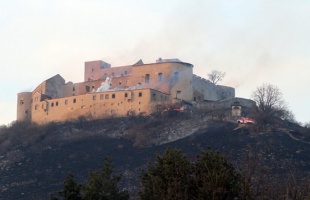 Kigyulladt a krasznahorkai vár