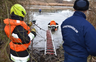 A jégről mentést gyakorolták a kaposvári tűzoltók