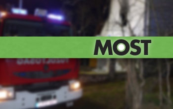 Fának csapódott egy kisteherautó Bárdudvarnokon