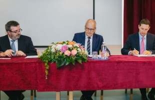 Stratégiai együttműködésre lépett a Kaposi Mór Oktató Kórház és a Széchenyi István Egyetem