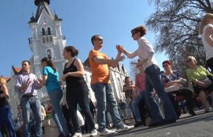 Hatalmas salsa party volt a Kossuth téren szombaton