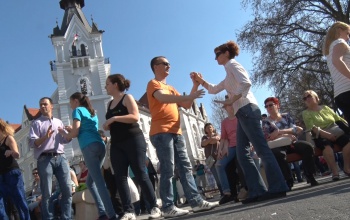 Hatalmas salsa party volt a Kossuth téren szombaton