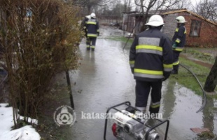 Tüzekhez és műszaki mentésekhez vonultak a megye tűzoltói