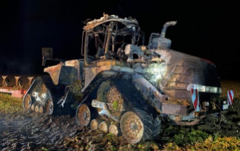 Munka közben kapott lángra egy lánctalpas traktor