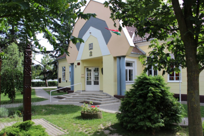 Elek apó kopjafája