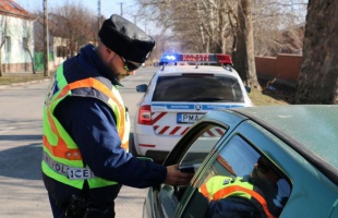 Elfogták a rendőrök az eltiltás hatálya alatt ittasan vezető férfit