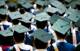 Több mint tízezren bukhatják a diplomát, jövő szeptemberig kaptak haladékot