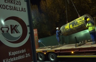 Az éjszaka közepén emelték ki a földalatti fúrófejet az állomásnál