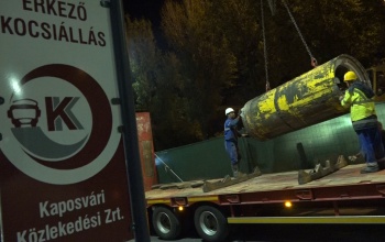 Az éjszaka közepén emelték ki a földalatti fúrófejet az állomásnál