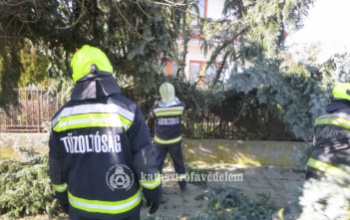 Még mindig a viharkárok felszámolásán dolgoznak a somogyi tűzoltók