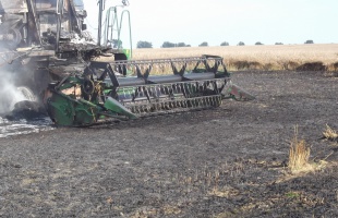 A tűz martaléka lett a kombájn és 6 hektár gabona