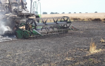 A tűz martaléka lett a kombájn és 6 hektár gabona