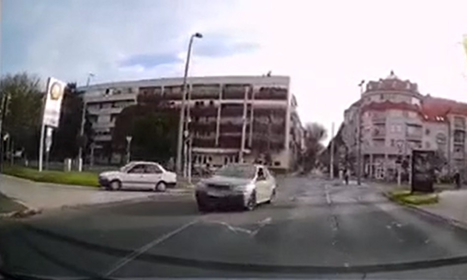 Hajmeresztő manőver - VIDEÓ
