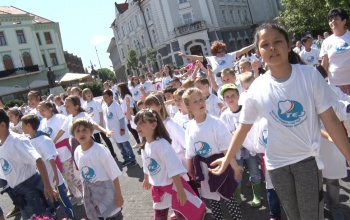 Flashmobbal és tejhercegnő választással ünnepelték a tejet