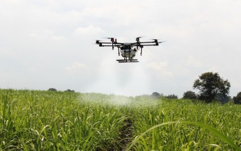 A drónos permetezés szabálymódosítását fogja kezdeményezni az agrárkamara