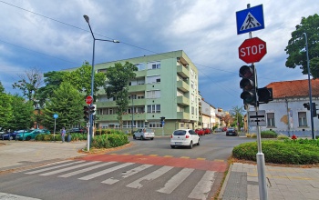 Egy hete sötétek a közlekedési lámpák a kórháznál