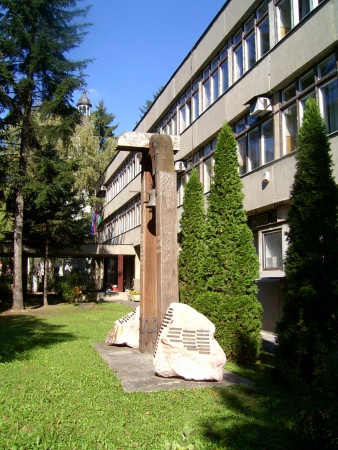 30 éves a Noszlopy-technikum háborús emlékműve