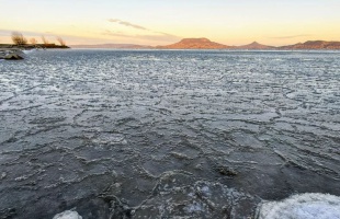 Megindult a jegesedés a Balatonon