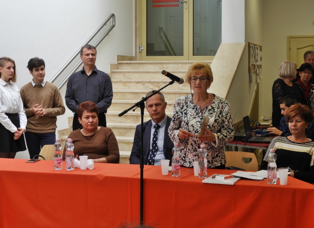 Fiatalok és idősek szavaltak együtt