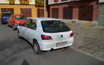 Nekitolatott a Peugeotnak, majd eltűnt