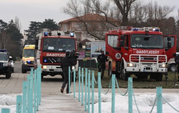Jégről mentési akció a Balatonon