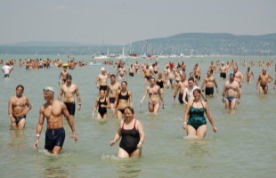 Július 5-én rendezik az idei Balaton-átúszást