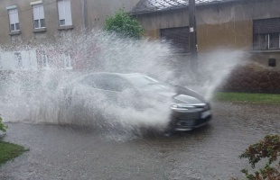 Narancs figyelmeztetés felhőszakadás miatt Somogyra