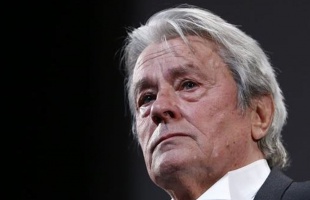Szűk családi körben helyezik ma örök nyugalomra Alain Delont