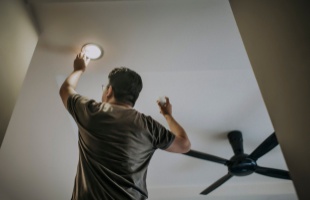Ingyen cserélhetik az energiafaló izzóikat LED-esre a kaposváriak
