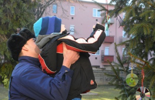 Ajándékot vittek az ovisok a tűzoltóknak