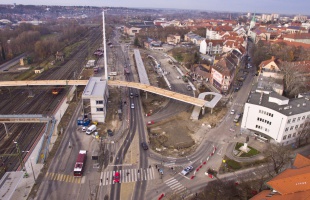 A pászmák feszesek, önhordó már az Esterházy hidunk