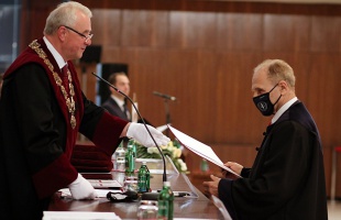 Tiszteletbeli doktori címmel tüntették ki dr. Szendrő Pétert