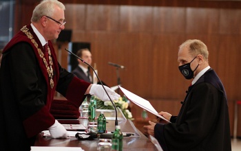 Tiszteletbeli doktori címmel tüntették ki dr. Szendrő Pétert