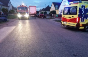 Autó és kamion ütközött Segesden, három ember megsérült