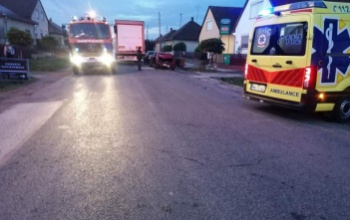Autó és kamion ütközött Segesden, három ember megsérült