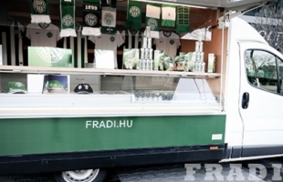 Kaposvárra érkezik a Fradi-minibusz