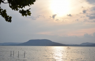 A Balaton vízszintje 111 centi, a víz 10 fokos