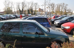Nőtt a hazai, csökkent az uniós autópiac