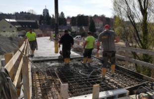 Készül az Esterházy híd betonrámpája a donneri oldalon