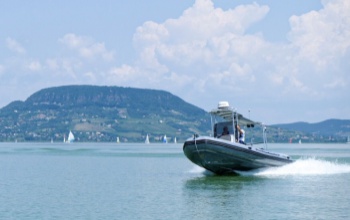 Kezdődik a szezon: három személyt kellett kimenteni a Balatonból vasárnap