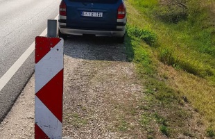 Veszélyt jelenthetnek az út szélén hagyott járművek