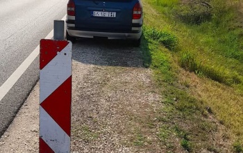 Veszélyt jelenthetnek az út szélén hagyott járművek