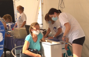 Több mint ezer egészségügyi szűrést végeztek szombaton a Kossuth téren - videó