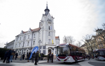 Átadták Kaposvár első elektromos buszait - videó