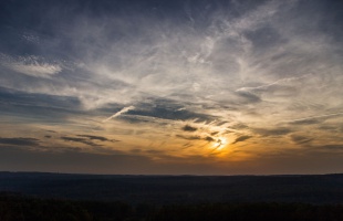 Meleg hétfő, hidegfrontos kedd