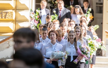 Rendőri irányítás mellett terelik a forgalmat a Táncsics ballagása alatt