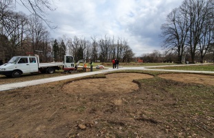 Újra megtelik élettel a Cseri park - elkezdődött a játszótér építése