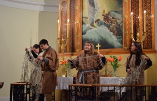 Ki neked a Messiás? – Egyetemi hallgatók passióztak az evangélikus templomban!