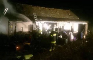 Karácsony éjjelén csaptak fel a lángok
